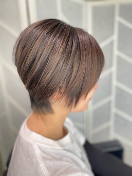 ツムグ 代官山店(TUMUGU) 小顔ショートボブ丸みショート×パープルブラック白髪ぼかし