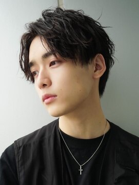 ウェイビーエフティフィフス 横浜西口(WAVEY ft.fifth) 男らしさ溢れるツイストスパイラルパーマのセンターパート