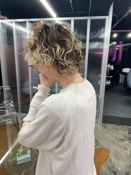 キジ(KIJI) ［ブリーチ履歴３回］酸性ブリーチパーマ