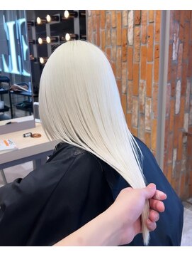 モニカ 原宿店(MONIQA) ホワイトカラー