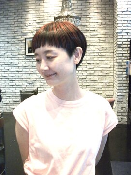 エン(YENN) ミニマルショート × レッドハイライト