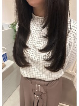 フィーラ(Feela)の写真/骨格だけではない、ライフスタイルにもFitする似合わせカットをご提案 【レイアーカット/ショートボブ】