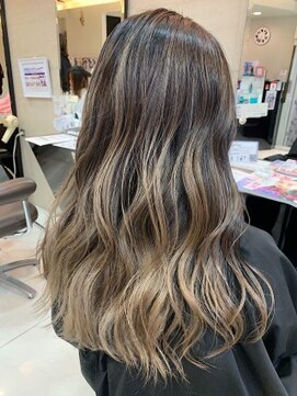 プライズ 池袋店(prize) バレイヤージュオンブレホワイトベージュ