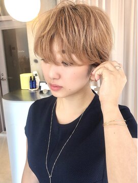 ワール(whirl.) ハイトーンベージュの大人ショート☆