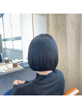 トゥーリ 浜町店 長崎(tuuli) 無彩色カラー×艶ボブ