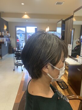 ジールドゥーエ(Zeal due) ナチュラルグレイヘアショート