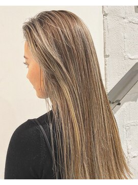 ノラギンザユー(NORA GINZA/U) 筋感のある細めハイライト外国人風オフィスで浮かないハイライト