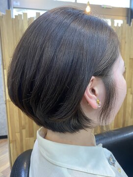 アール(R) 耳かけショートボブ