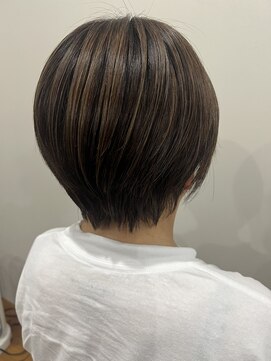 ウィーク 梅田(UiiC) 40代50代大人女性白髪ぼかし極細ハイライト uiic umeda 中沢恵理