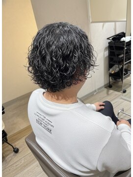 黒髪メンズスタイル束感ニュアンスパーマ爽やかショート