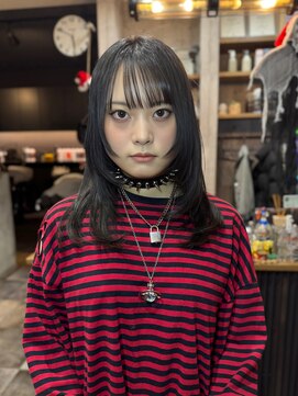 ハク(haku) ネイビーブラック×レイヤーカット/ハッシュカット