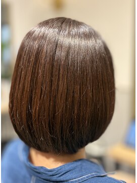 アンジー(Angee) バッサリカットでお手入れ楽な丸みボブ