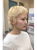  透けるブロンド。ラフに動くショートレイヤー