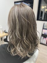 チェレ ロッソ 金剛店(Chere rosso)&nbsp;ヌーディベージュ×ハイライト×デザインカラー