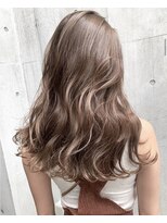 アッシュベージュ　くすみベージュ　hiro