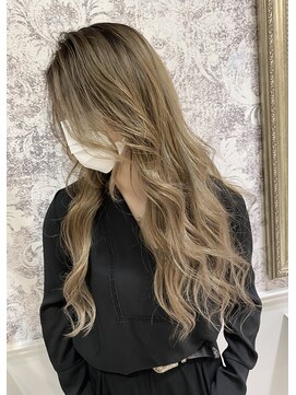 ブルーム コスタ(Blume COSTA) ホワイトベージュのバレイヤージュヘア