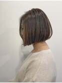 グレージュ×ミニボブ