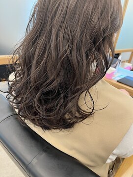  リュクスバトーバイトリコ 船橋南口店(Luxe BATEAU by tricot) 柔らかブラウンカラー