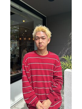 ブローチ(broche) スパイキーショート