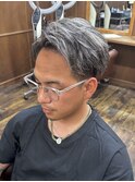 ホワイトメッシュカラー刈り上げツーブロックアップバングメンズ