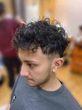 マキシム ナカイ(MAXIM NAKAI) メンズショート刈り上げ低めスタイル