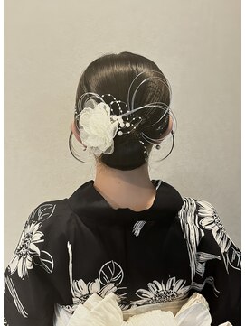 サリーワンフォーワン(Sally 141) タイトシニヨン