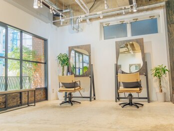 ウェルク(welc)の写真/自然光が入るお洒落な店内、まるでお家に遊びにきたような…そんな心やすらぐプライベート空間が魅力♪