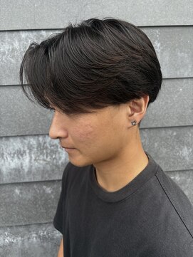 ヒュイル バイ ニアウ(Hwyl by Niau) メンズマッシュセンターパートスパイラルパーマニュアンスパーマ