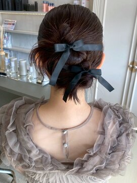 セプト 天神大名(SEPT.) アップスタイル ヘアセット カチモリ風 ツインお団子 結婚式