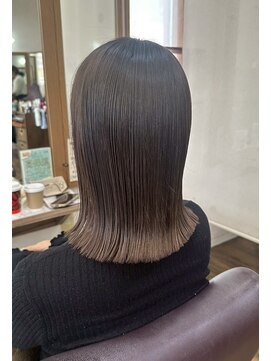 イタクラ 赤道店 (ITAKURA) ショコラブラウン／ミディアムヘア／切りっぱなし／アッシュ