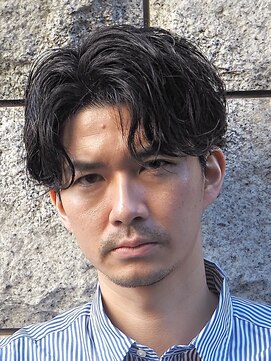 ゼンコー アオヤマ(ZENKO Aoyama) センターパート刈り上げスパイラルパーマメンズパーマ