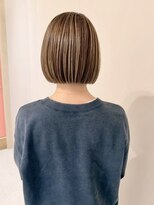 ヒビヲ 天神警固(HIBIO) ショートボブ切りっぱなしボブタッセルボブブリーチダブルカラー