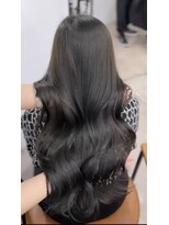 ムク 新宿(muc)&nbsp;艶と透明感たっぷりのオリーブグレージュ