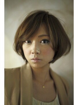 ブーケ(BOUQUET) ひし形ナチュラルショートボブ。「BOUQUET」くびれグレージュ