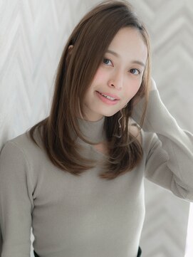 ローマ ギンザ(ROMA Ginza) 【ROMA】オリーブカラー/ひし形シルエット/耳かけ小顔セミディ