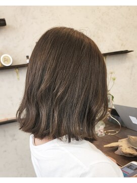 ラヌゴ(lanugo) 20代30代40代大人可愛いベージュカラー外はねボブ