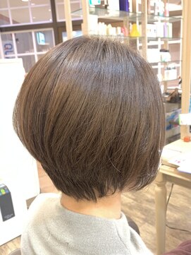 アルターリール(aL ter Rire) 前下がりショート/福原遼華