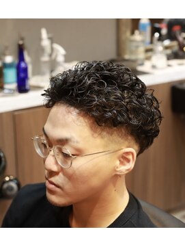 バーバーショップ スバル(BARBERSHOP SUBARU) <理容室><バーバー>宮城リョータ風パーマ スキンフェード