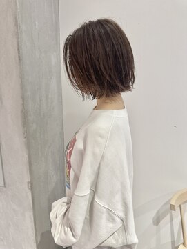 ヨーク(YOKE) YOKE 切りっぱなしボブレイヤーボブ赤みなしオリーブベージュ