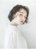 ショートボブ　ナチュラル　パーマ　眉上バング