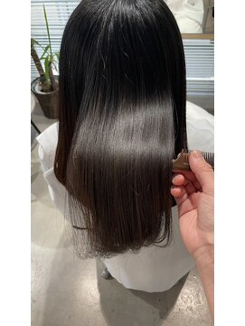 シキ 戸塚(Shiki.) 黒髪/クラゲヘアー/オリーブグレー/小顔/ココアベージュ/戸塚