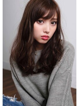 ヘアデザイン ソラ(Sola) ガーリーカジュアル 斜めバング×ゆるふわウェーブ×ブラウン