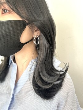 アイヴィ 表参道(IVY) シルバーイヤリングカラーくびれヘア【肥田亜沙美】