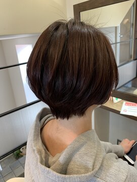 カットインホンテン(CUT IN HONTEN) ナチュラルショートボブ×ピンクブラウンカラー