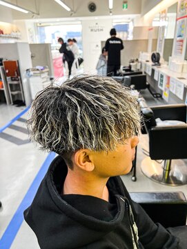 ダズルヘアラッシュ(DAZZLE hair RUSH) マッシュベースの縦落ちツイスト×ホワイトハイライト！