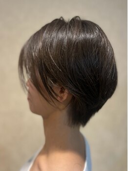 エクリュ(ecru)の写真/歴30年のベテランスタイリストのカットは、1か月先まできれいが保てると評判♪毎日のお手入れも楽ちん◎