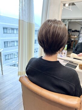 マカナ(makana) 襟足きゅっと耳かけショート