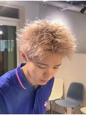 スパイキーショートアップバングブリーチカラー
