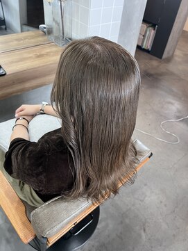 ティティ(TiTi) ブリーチなしのベージュカラー[TiTi_福田りの]