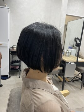 エモ(emo) 前下がりショートボブ